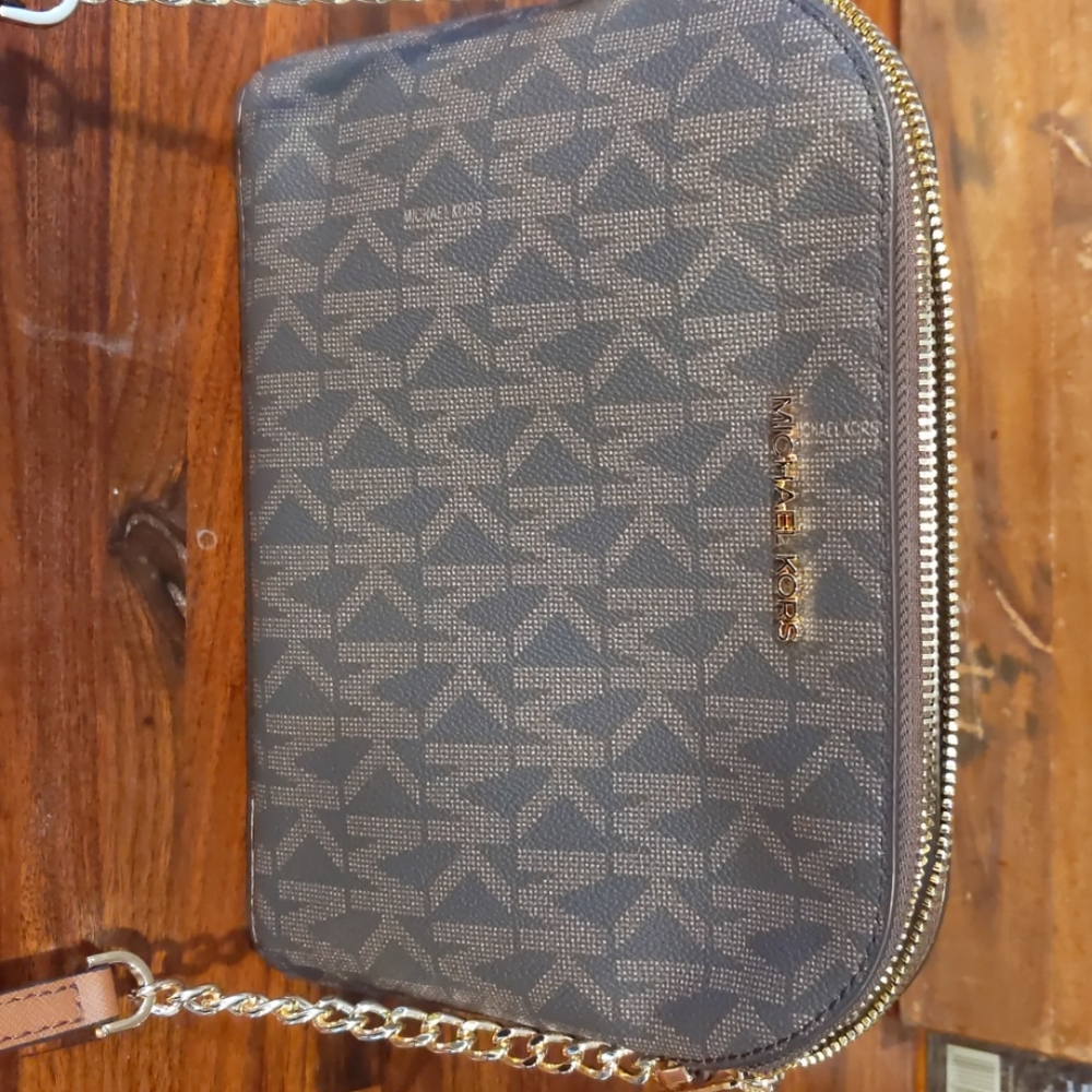 Michael Kors Cindy Large Dome Crossbody